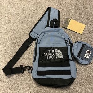 NWT The Northface Sling Crossbody Bag with Detachable Pouch Blue and Black